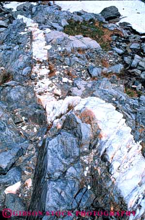 Stock Photo #7438: keywords -  accumulate accumulated accumulation california crystal crystals deposit deposited deposition formation geologic geological geology in klamath metamorphic mineral minerals mountains nature quartz rock rocks specimen vein vert