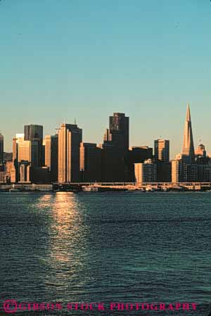 Stock Photo #7828: keywords -  america american architecture bay building buildings business california center cities city cityscape cityscapes dawn developed downtown francisco modern new populatio reflection san skyline skylines urban us usa vert water