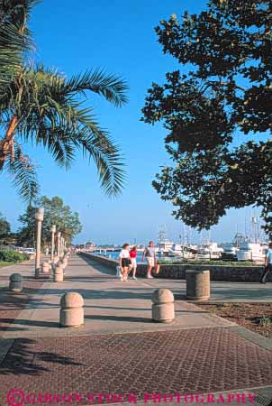 Stock Photo #9352: keywords -  bay california diego leisure people san stroll strolling vert walk walkers walking waterfront