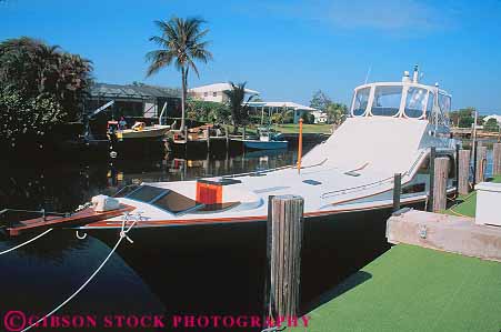 Stock Photo #11752: keywords -  (near and beach beach) boat boats breakwall canal canals coast coastal destination florida home horz house houses in near neighborhood neighborhoods ocean palm resort resorts ridge seawall shore shoreline sunny travel vacation warm water waterfront yacht yachts