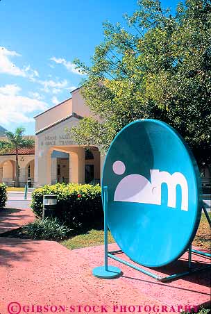 Stock Photo #11522: keywords -  circle circular concave dish dishes educate education florida hear hearing interactive learn learning listen listening miami museum museums of oval reflect reflects round science shape shapes sound vert