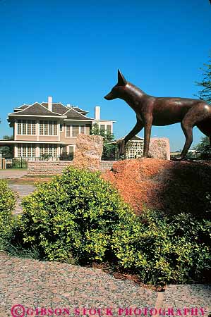 Stock Photo #11878: keywords - animal downtown historic houston municipal open park parks public sam sculpture site space texas urban vert