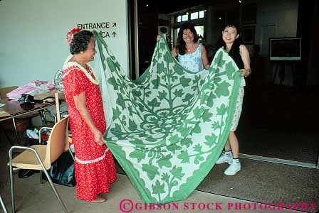 Stock Photo #13107: keywords -  bishop craft crafting crafts display displaying displays fabric group hawaii hawaiian honolulu horz making museum museums oahu public quilt quilting quilts show shows social together tropical woman women