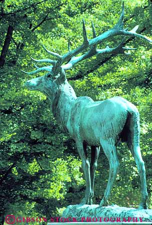 Stock Photo #11255: keywords -  animal animals antler antlers bronze downtown elk green mammal oregon portland statue statures strong tall vert