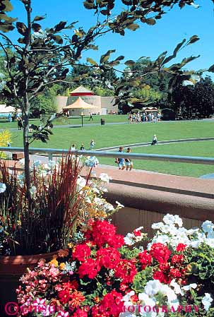 Stock Photo #11258: keywords -  landscape landscaping oregon park parks plaza portland spring vert zoo zoos