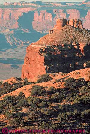 Stock Photo #13646: keywords -  canyonlands exposure formation formations geologic geological geology landscape landscapes national natural nature park parks public red redrock rock sandstone scenery scenic sedimentary slickrock utah vert