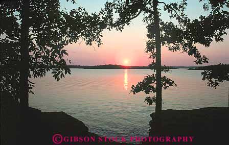 Stock Photo #13982: keywords -  arkansas dark dusk evening ferry freshwater greers horz lake lakes silhouette summer sun sunset sunsets warm water