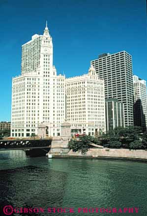 Stock Photo #9002: keywords -  architecture building buildings chicago cities city design downtown illinois landmark landmarks office river style tradition traditional urban vert white wrigley