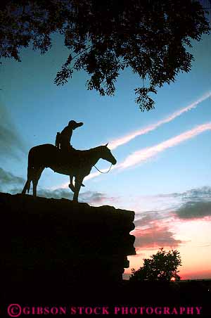 Stock Photo #12322: keywords -  american city dark dusk evening horse indian kansas landmark landmarks missouri native night scout silhouette silhouettes sky statue statues sunset sunsets vert