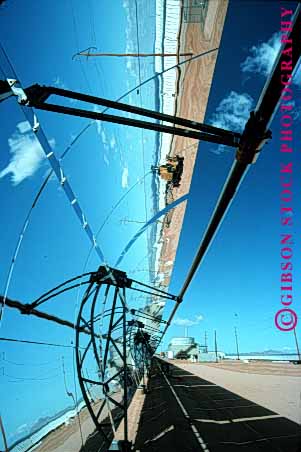 Stock Photo #1611: keywords - absorb alternative california collect convert electricity energy environment equipment heat high industry luz mirror parabolic power reflect research site solar sun technology utilization vert