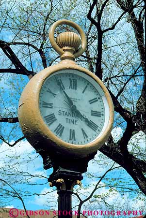 Stock Photo #12529: keywords -  circle circular clock clocks display displaying displays fe golden hand hands hour hours indicate indicating indication indicator mexico minute minutes new number numbers numeral numerals rotate rotates rotating rotation round sante show showing shows spitz time vert