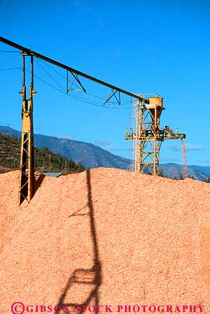 Stock Photo #13793: keywords -  california chip chips cut cuts for forest grind grindings paper pile piles product products roseburg vert weed wood wooden
