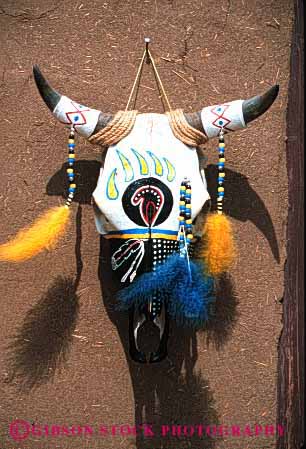 Stock Photo #2905: keywords -  american art bead bone cattle create creative feather folk head horn indian native painted sculpture skeleton skull southwest steer vert