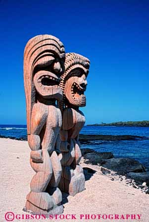 Stock Photo #4585: keywords -  art artistic carve carved carving chisel couple craft create creative cut hawaii man sculpture vert woman wood