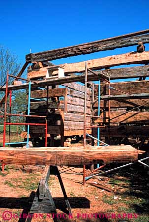 Stock Photo #4607: keywords -  building burritt construction historic log mansion parallel rebuild reconstruction remake structure tradition traditional tree vert wood